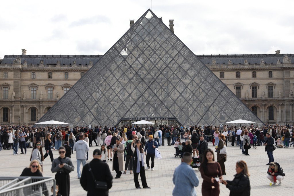 Louvre Admits Stolen Jewels Are Not Insured: Morning Links
